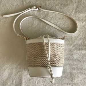 Woven Bucket Bag 100% Man Made Materials